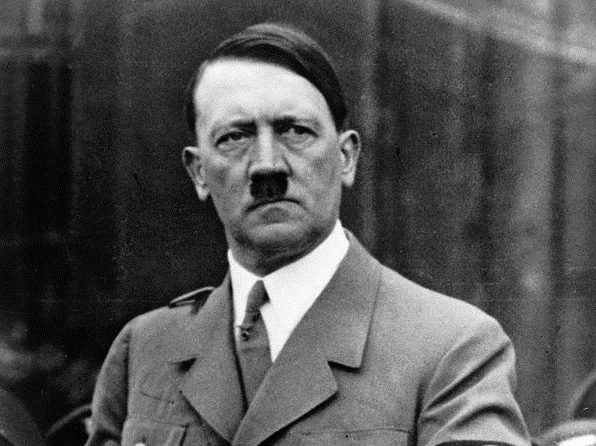 Adolf Hitler trong bộ quân phục