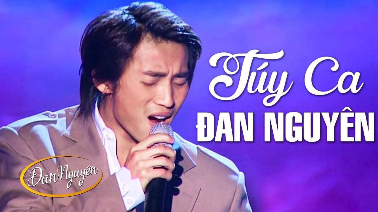 Đan Nguyên với biểu cảm sâu lắng khi hát nhạc trữ tình