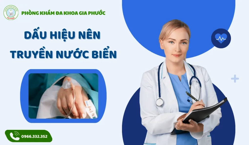 Bác sĩ thăm khám cho bệnh nhân nghi ngờ cần truyền nước biển
