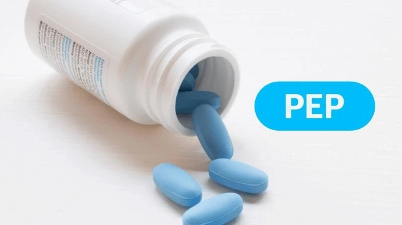 Bác sĩ tư vấn cho bệnh nhân về thuốc PEP
