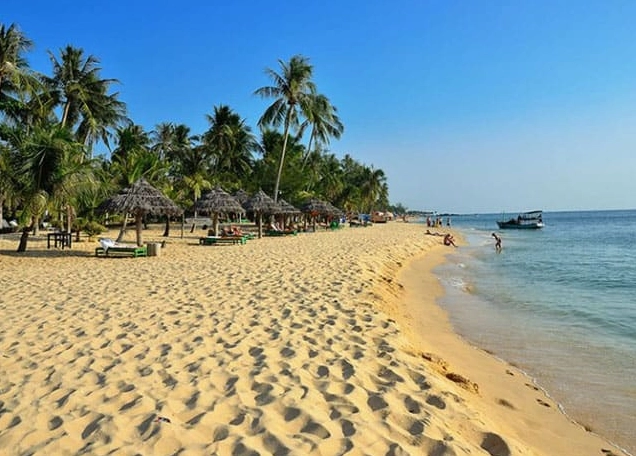 Bãi biển Mũi Nai Hà Tiên với cát hồng đặc trưng