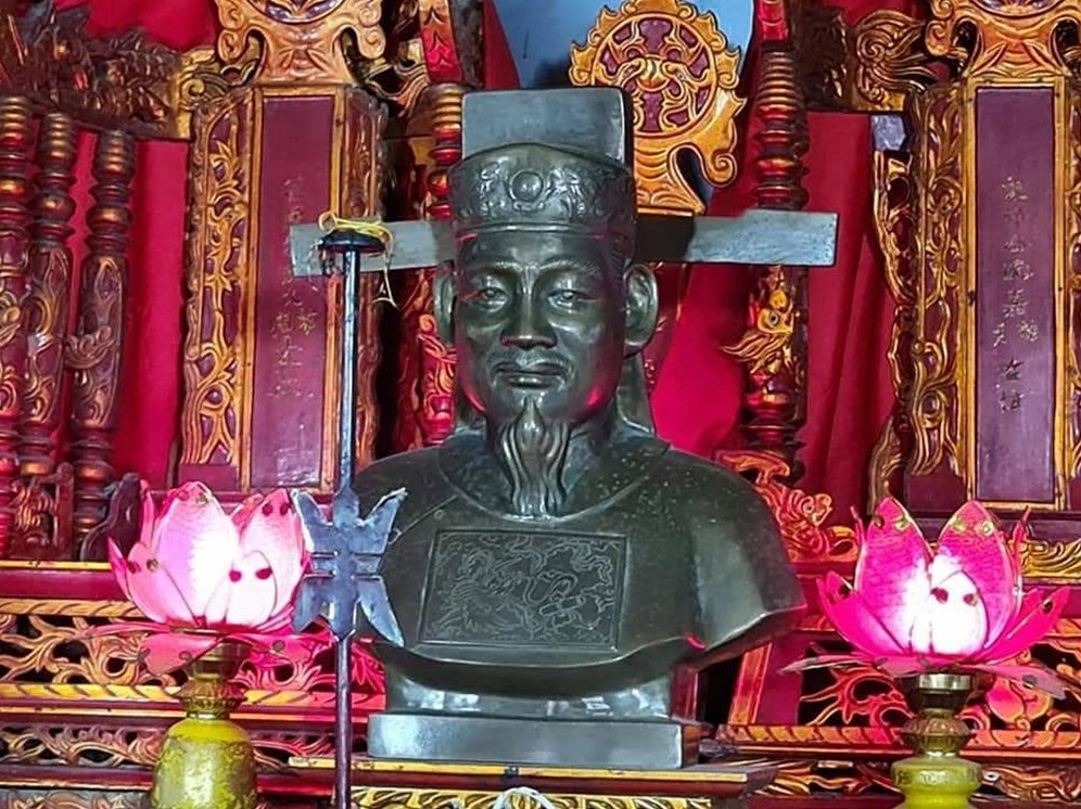 Bản thảo hoặc tài liệu liên quan đến Nguyễn Gia Thiều