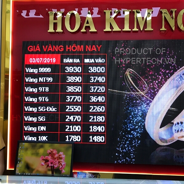 Bảng điện tử hiển thị giá vàng