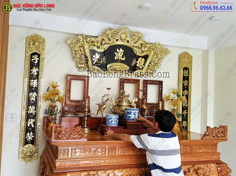 Bát hương đồng chạm khắc tinh xảo