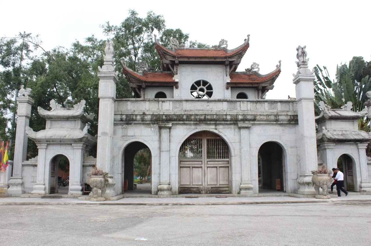 Bên trong Hậu cung Đền Mẫu Âu Cơ