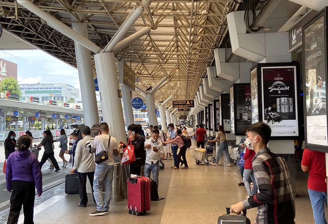 Bên trong Nhà ga Sân bay Tân Sơn Nhất