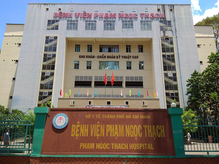 Biển hiệu Bệnh viện Phạm Ngọc Thạch