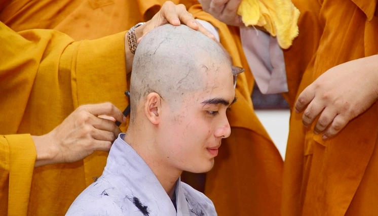 Biểu tượng bàn tay chắp lại thể hiện sự kính lễ