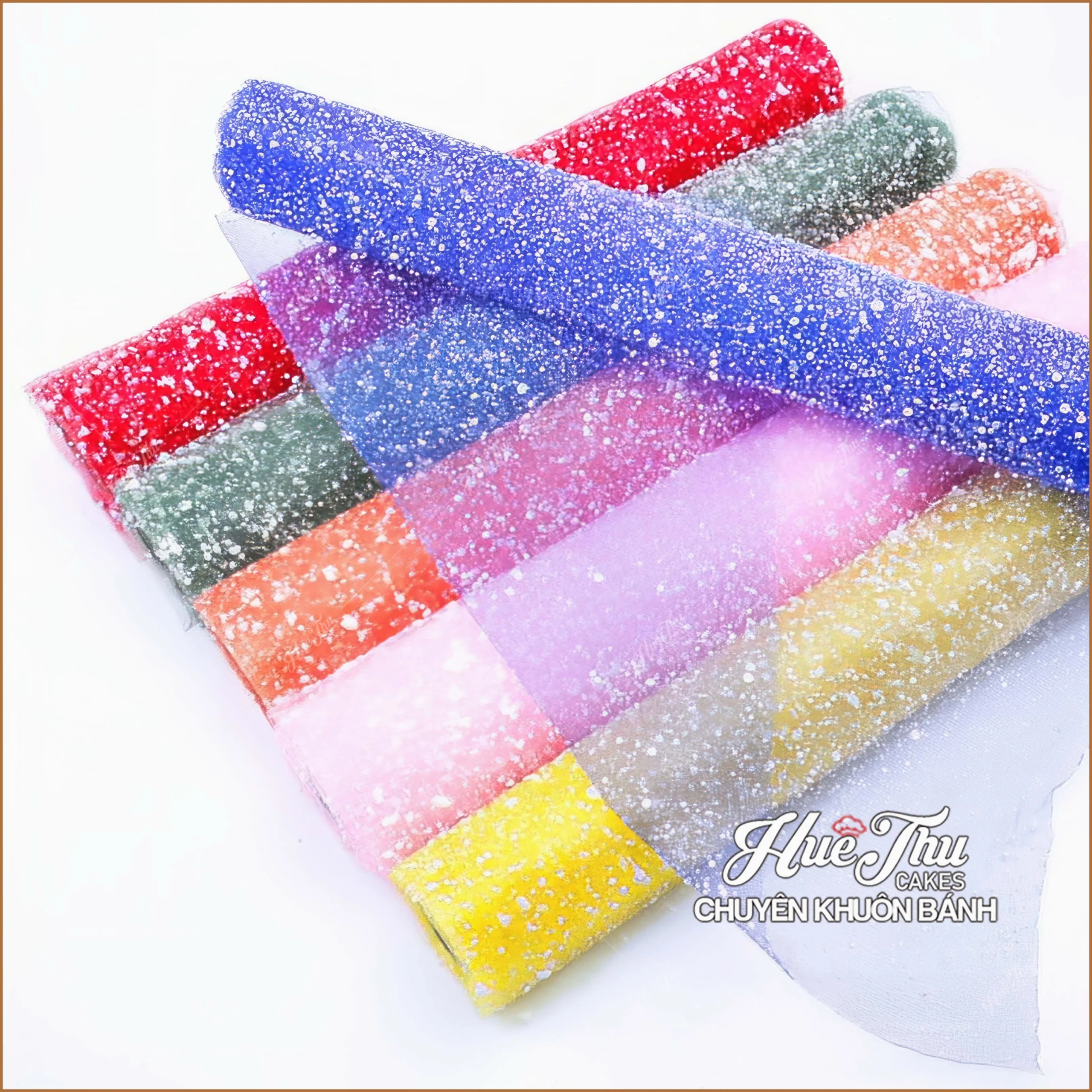 Bó hoa được gói bằng giấy gói hoa màu xanh