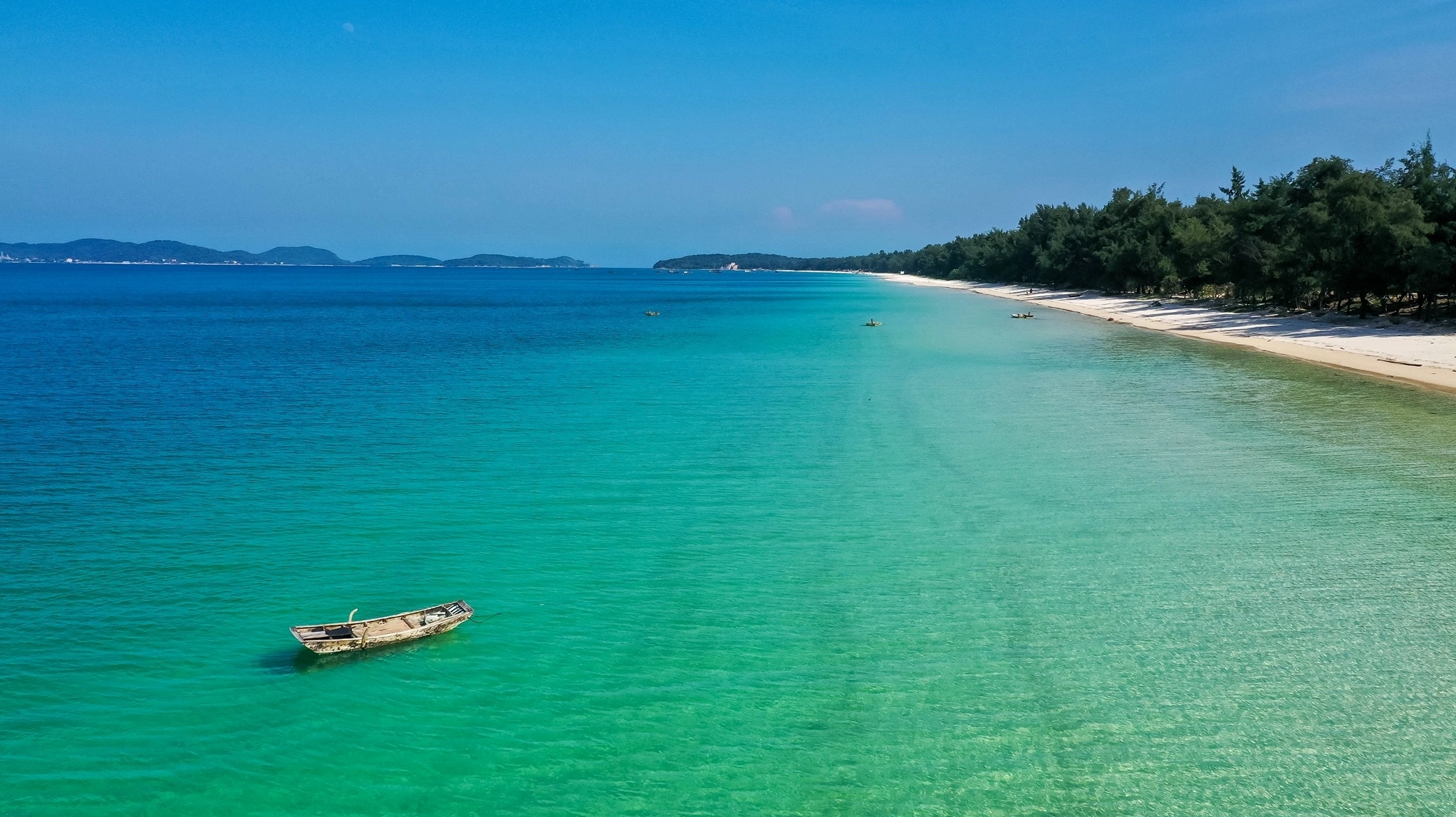 Bữa ăn hải sản tươi ngon trên đảo Cô Tô
