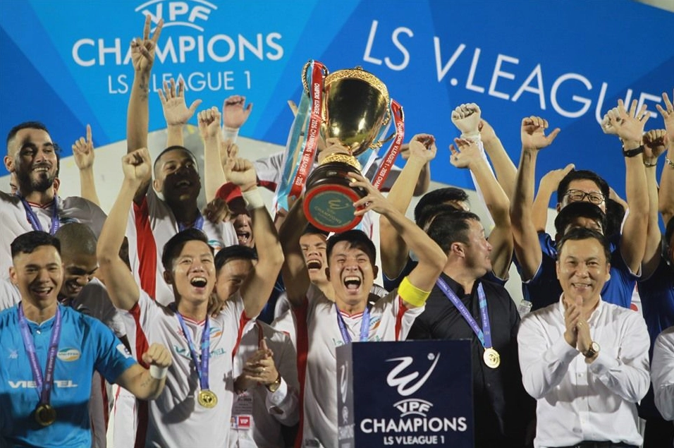 Các cầu thủ Lille ăn mừng bàn thắng