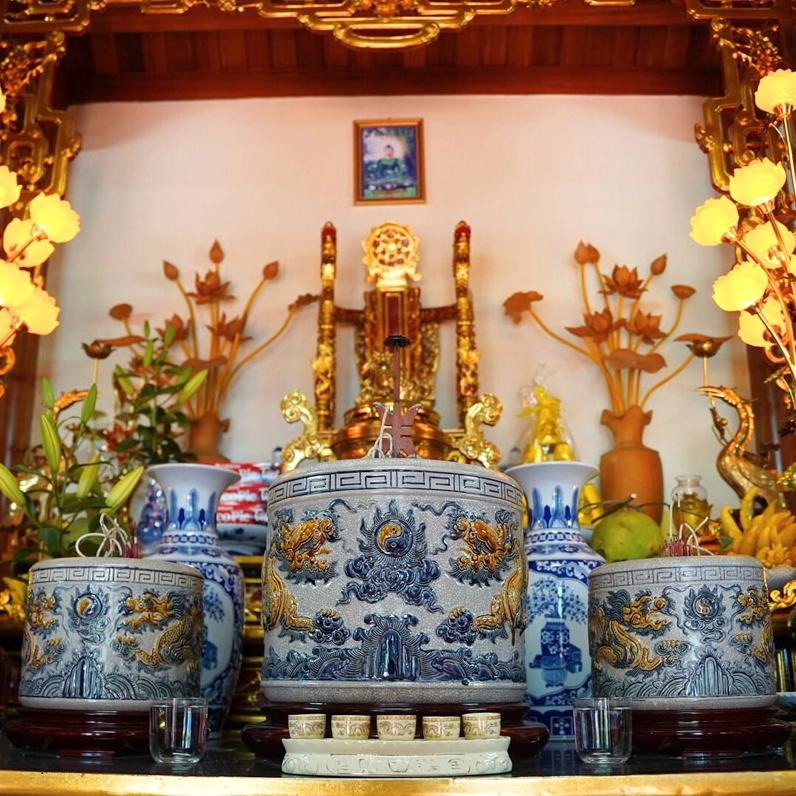 Cách đặt 3 bát hương trên bàn thờ gia tiên theo phong thủy
