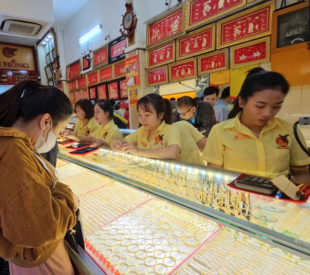 Cận cảnh vàng miếng SJC Mi Hồng