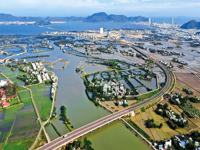 Cảnh biển đẹp tại Duyên hải Miền Trung