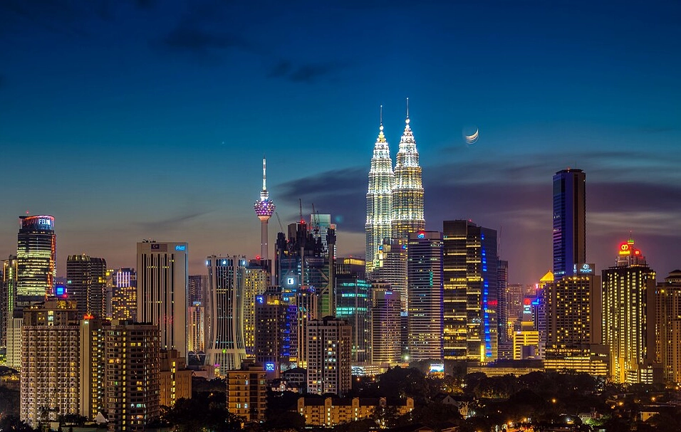 Cảnh đêm ấn tượng tại Kuala Lumpur nhìn từ xa