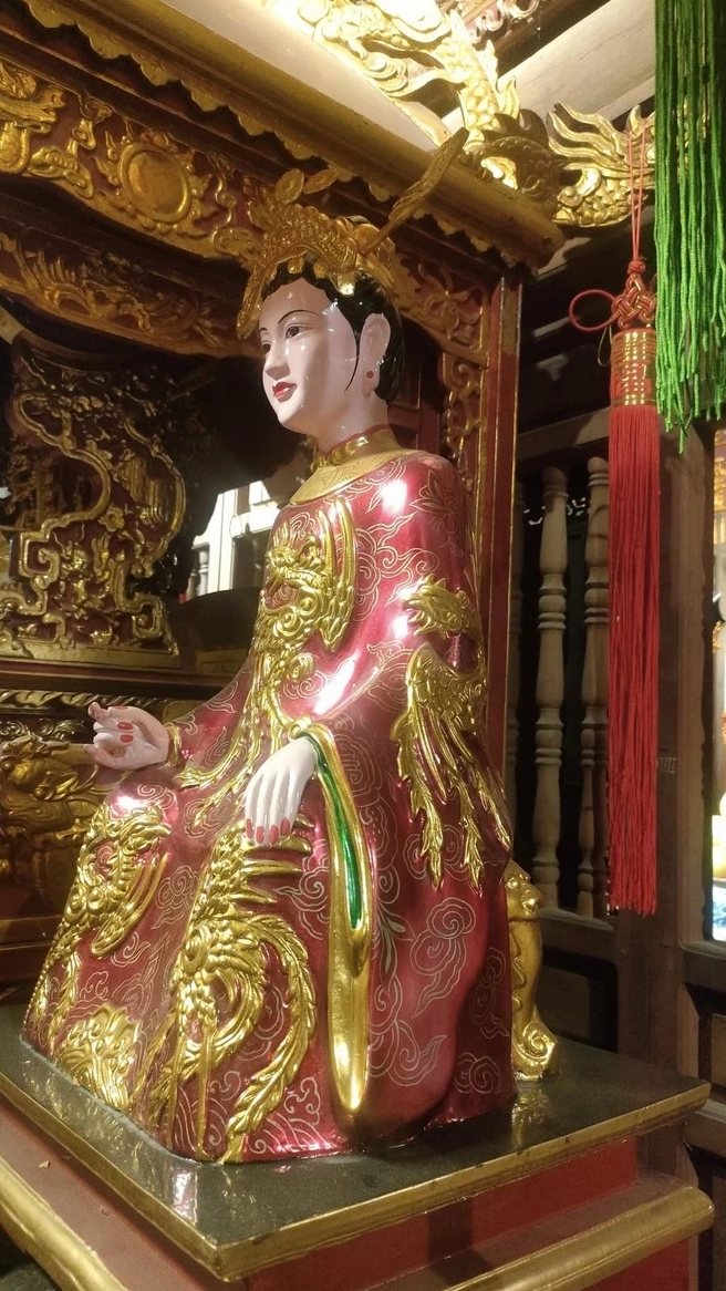 Cảnh người dân đi lễ Bà Chúa Kho