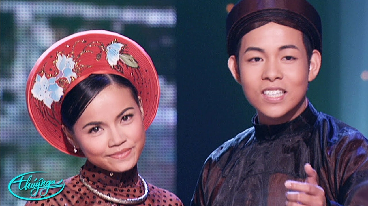 Cảnh nhộn nhịp trên sông Hương, Huế