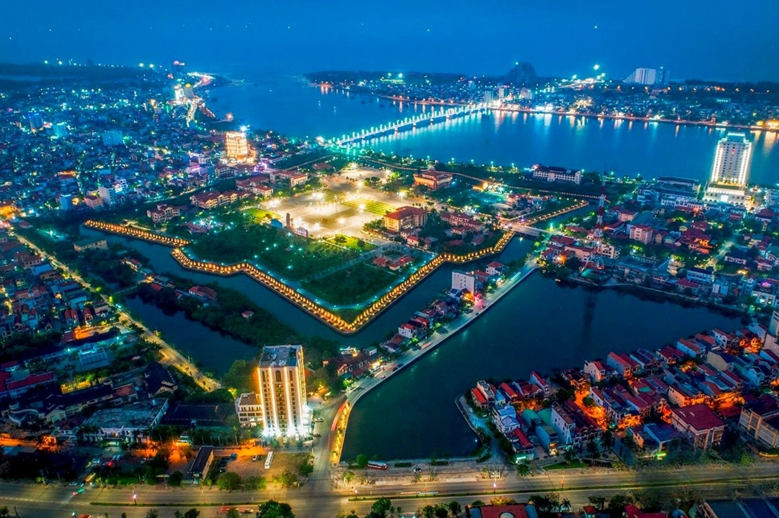 Cảnh quan thành phố Đồng Hới về đêm