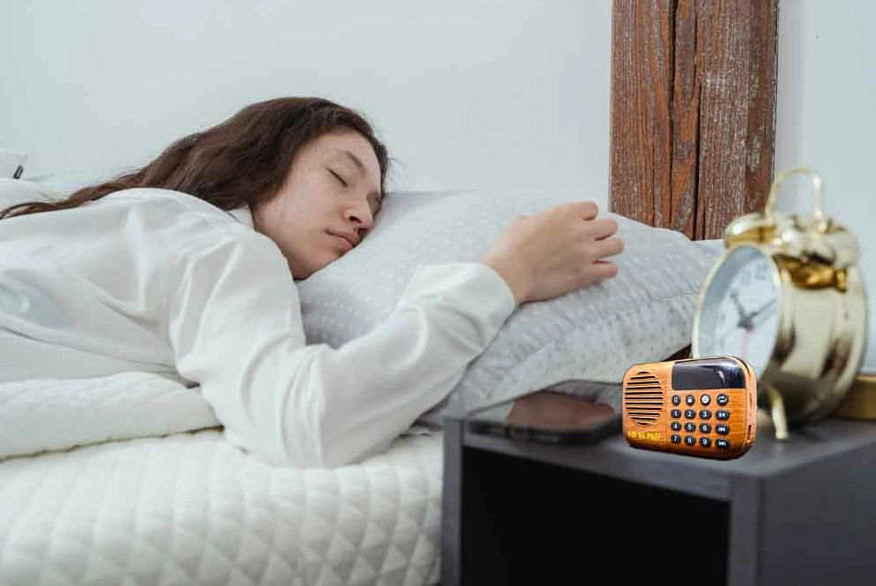 Câu hỏi lớn về việc có nên nghe kinh Phật khi ngủ