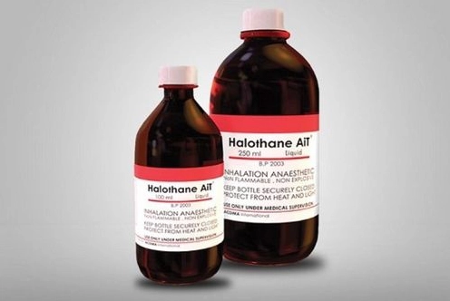 Chai Halothane, một thuốc mê dạng lỏng dễ bay hơi