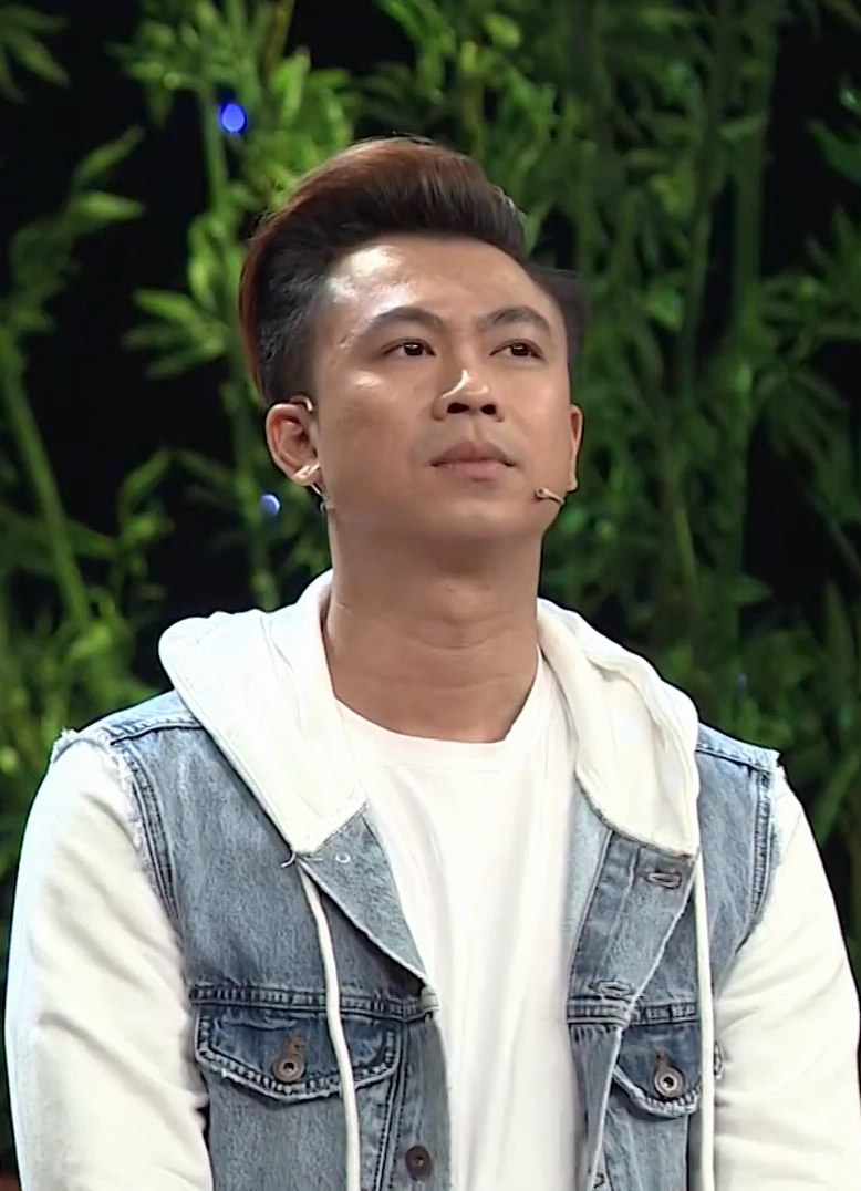 Chân dung ca sĩ Hồ Việt Trung