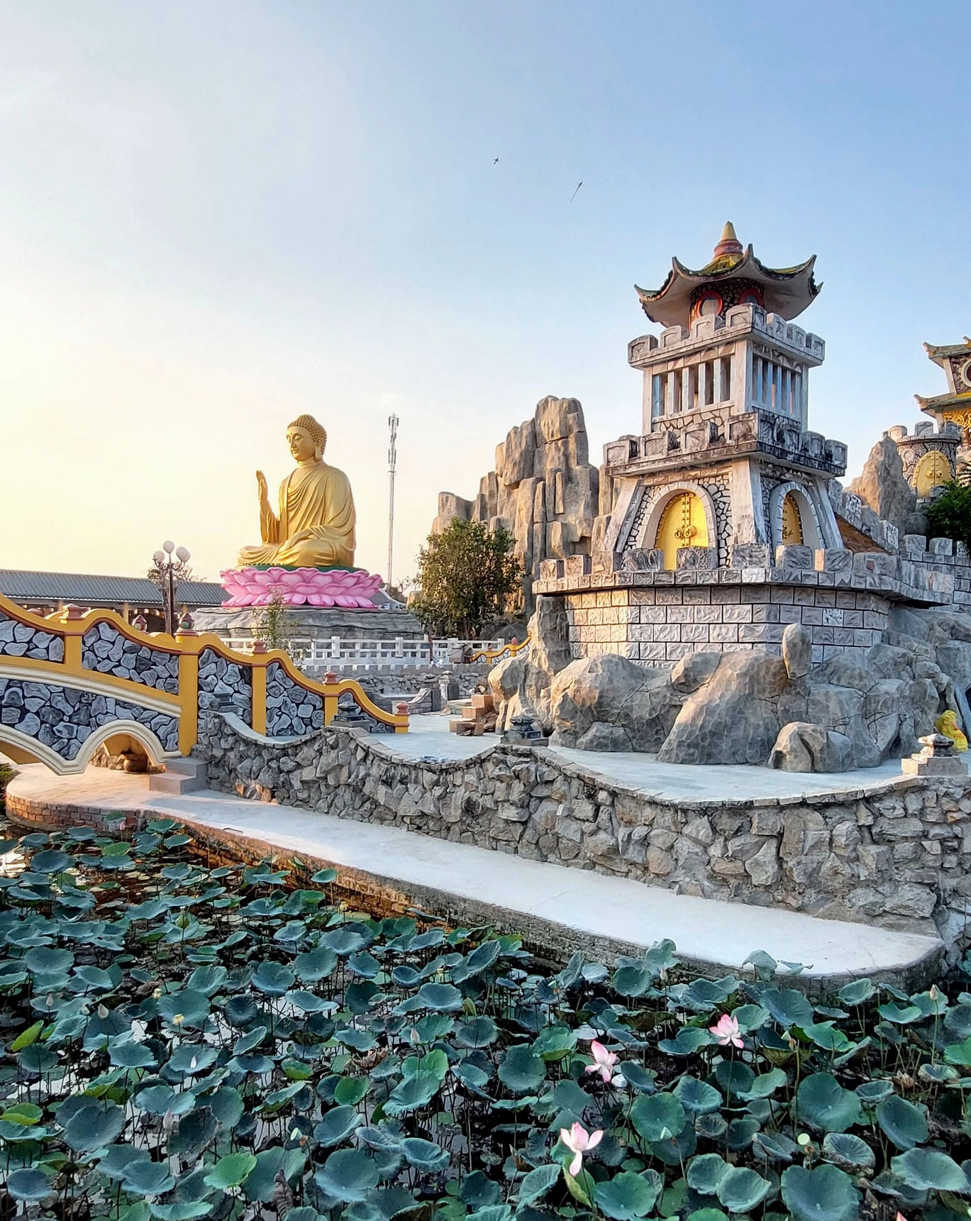 Chi tiết điêu khắc trên pho tượng La Hán