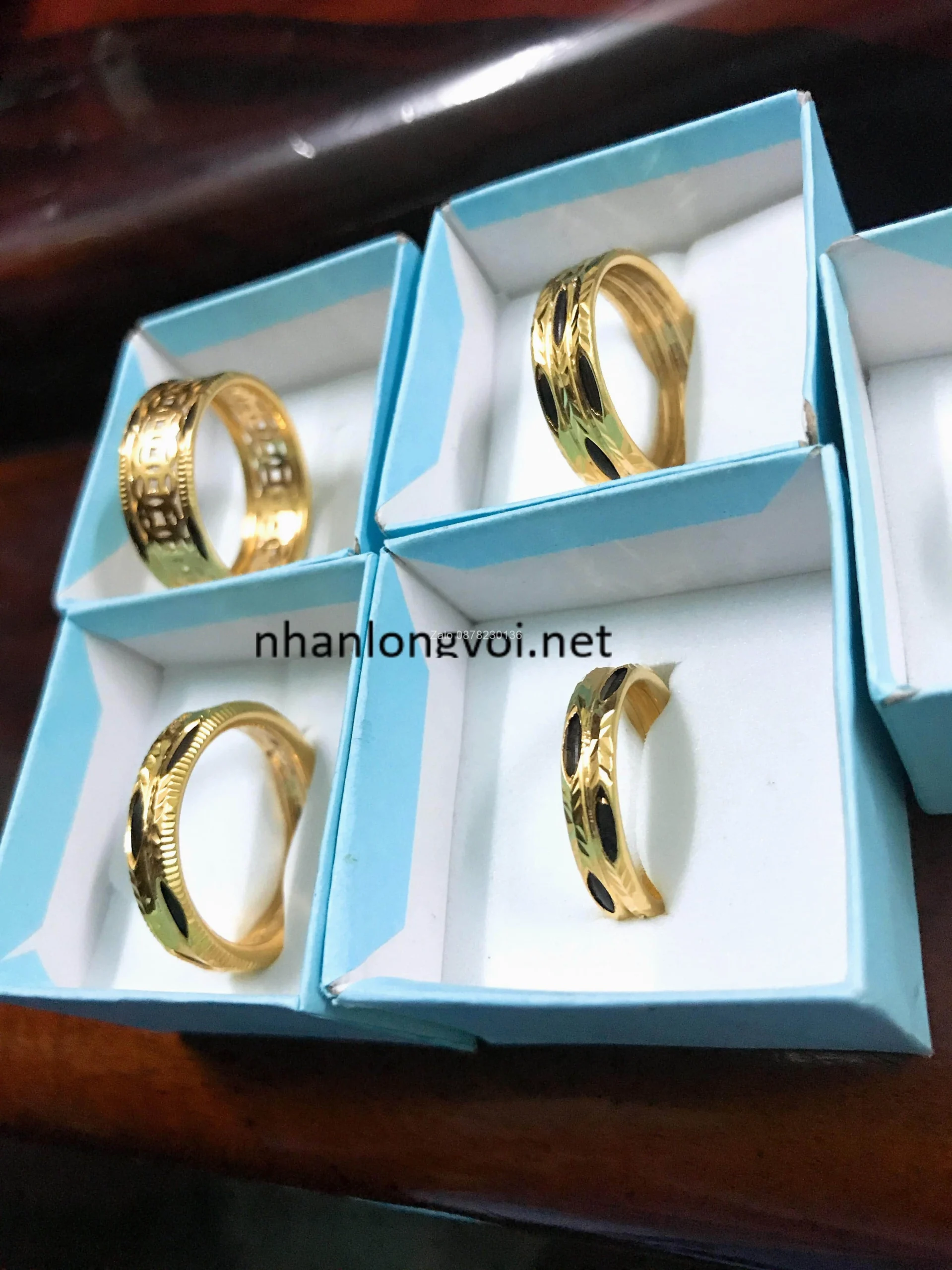Chi tiết nhẫn vàng Mi Hồng có hình rồng