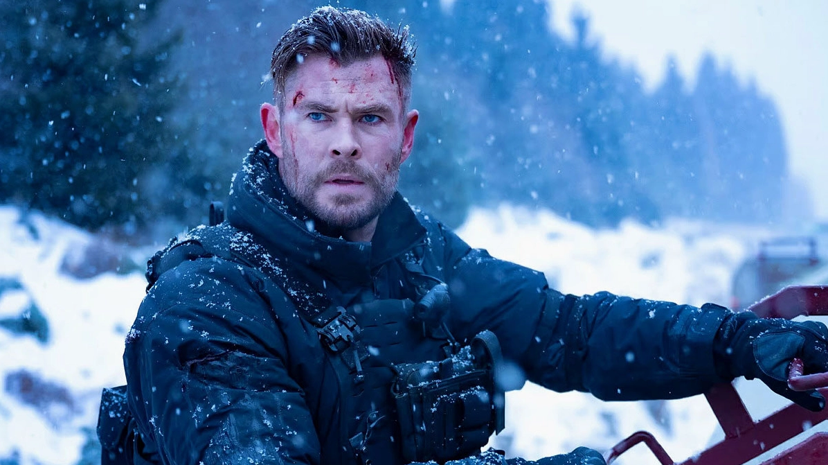 Chris Hemsworth trong phim Extraction