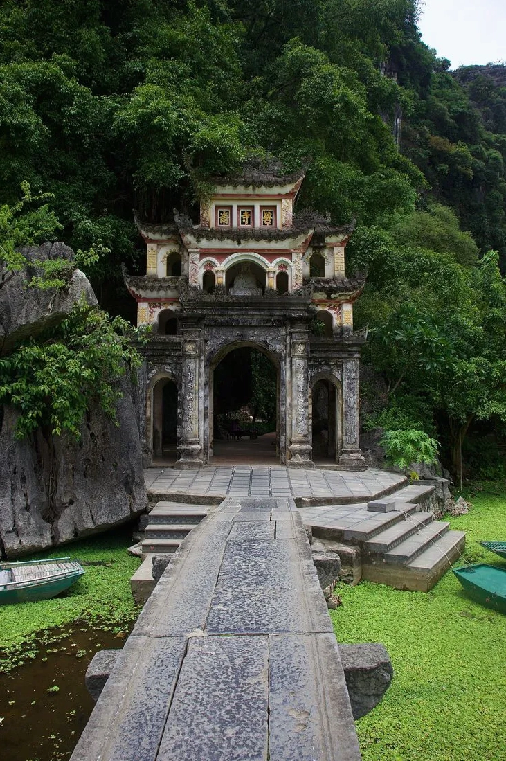 chua-bich-ong-ninh-binh-kham-pha-ve-ep-tam-linh-va-lich-su_683