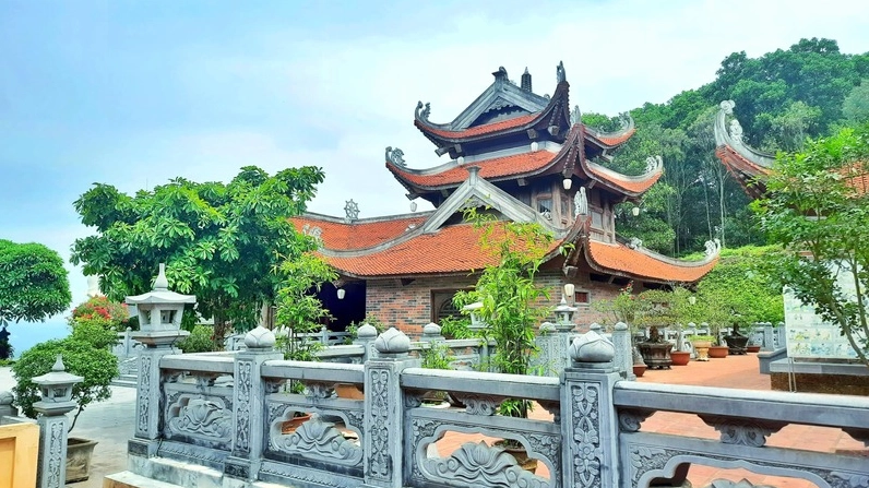 chua-linh-thong-kham-pha-iem-du-lich-tam-linh-hap-dan-nam-20_947