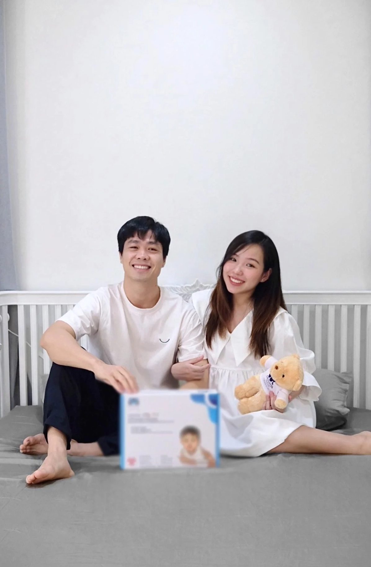 Công Phượng thi đấu trên sân cỏ.