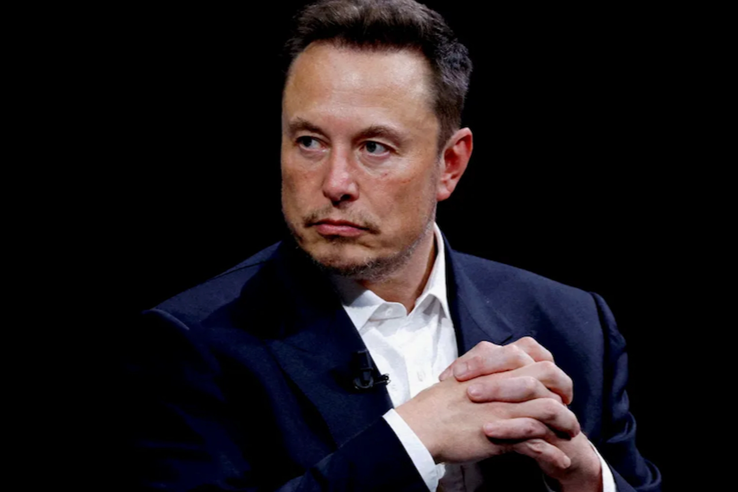 Elon Musk trong buổi thuyết trình Neuralink