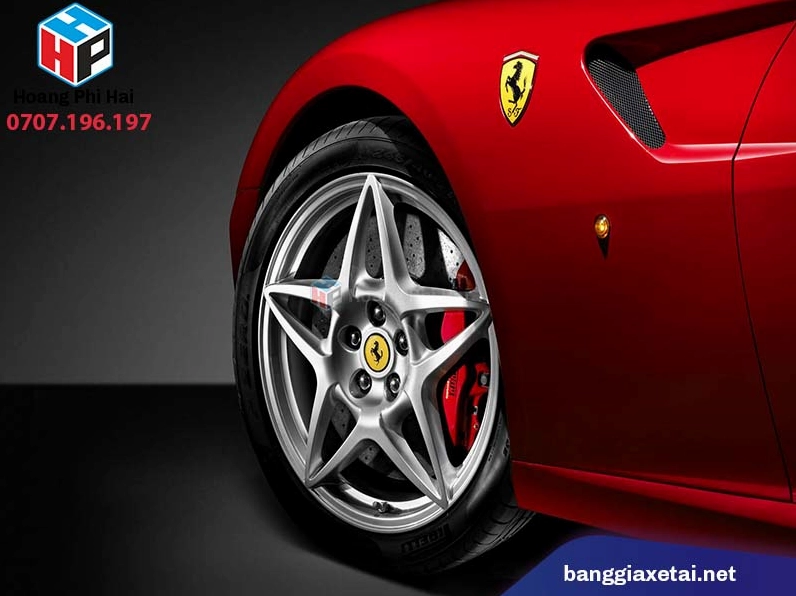 Enzo Ferrari trong một buổi lễ