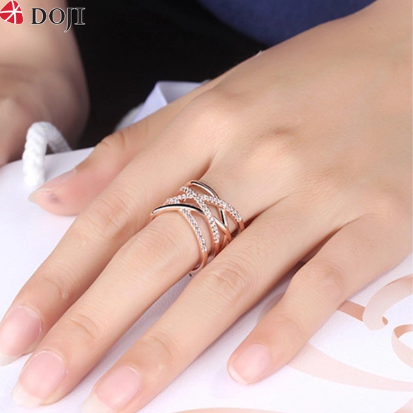 Đeo nhẫn ngón giữa tay phải