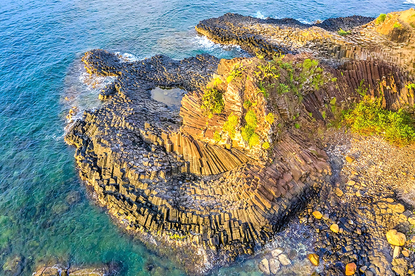 ghenh-a-ia-phu-yen-ky-quan-thien-nhien-oc-ao-nhat-viet-nam_166