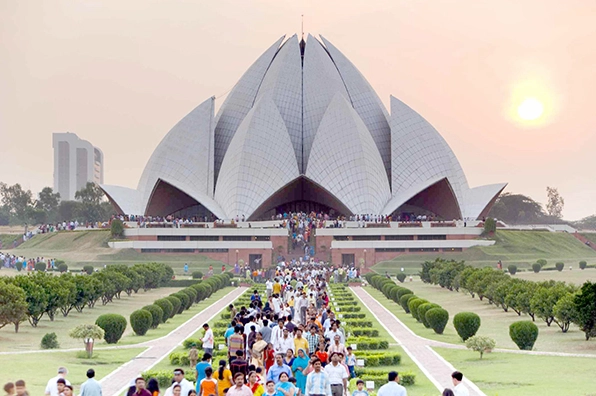 Giao thông nhộn nhịp tại thủ đô Ấn Độ New Delhi