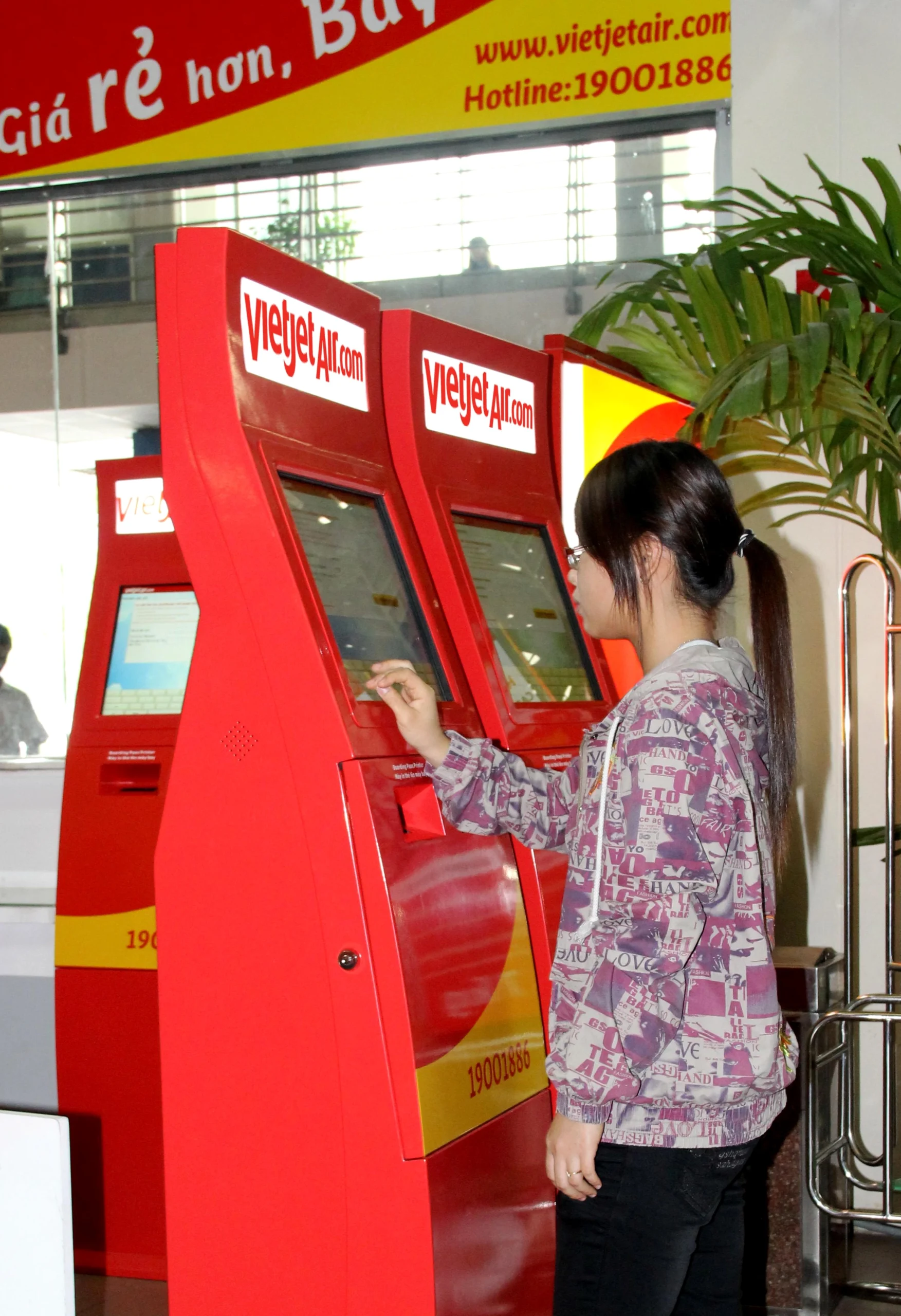 Hành khách làm thủ tục check-in Vietjet Air