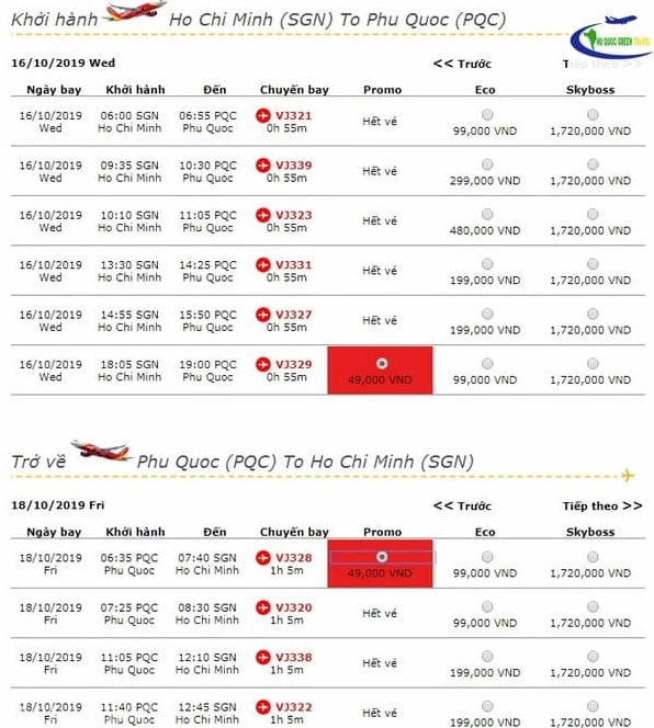 Hành khách làm thủ tục vé máy bay Vietnam Airlines