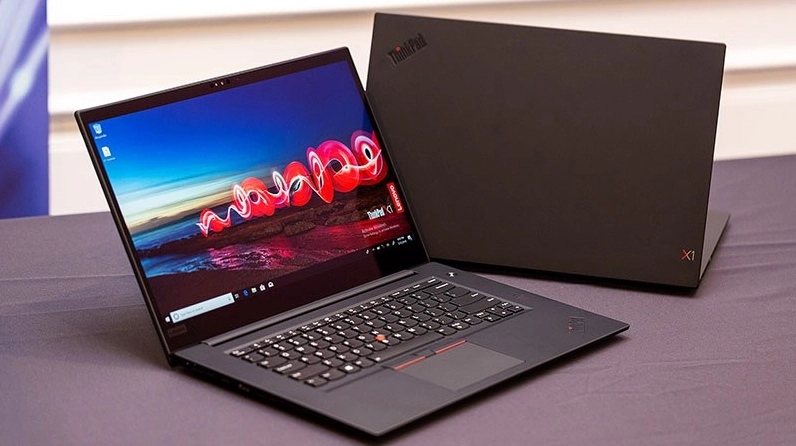 Hình ảnh người dùng sử dụng laptop Lenovo Thinkpad