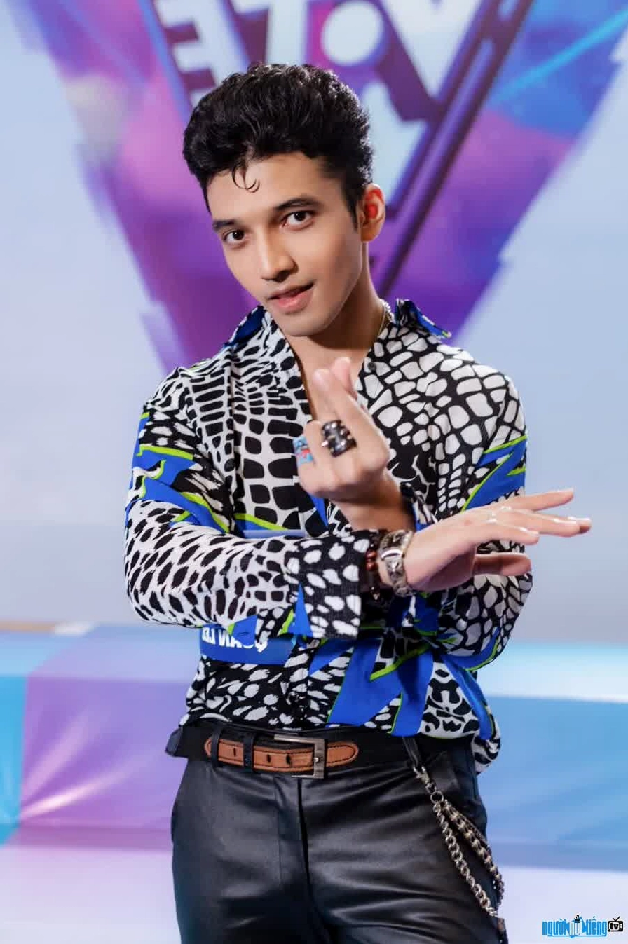 Hình ảnh Quân Lee trong một video TikTok
