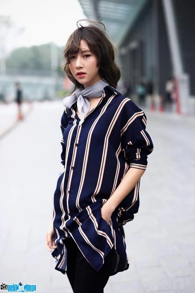 Hình ảnh Quỳnh Anh Shyn trẻ trung