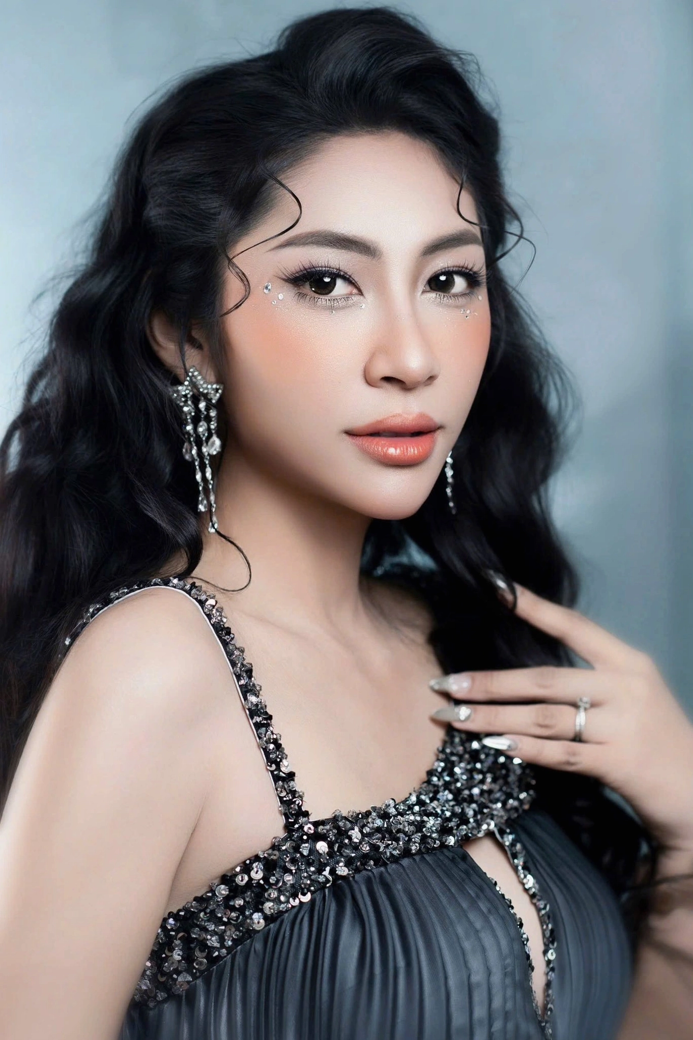 hoa-hau-ang-thu-thao-ve-ep-vuot-thoi-gian-va-hanh-trinh-vien_393