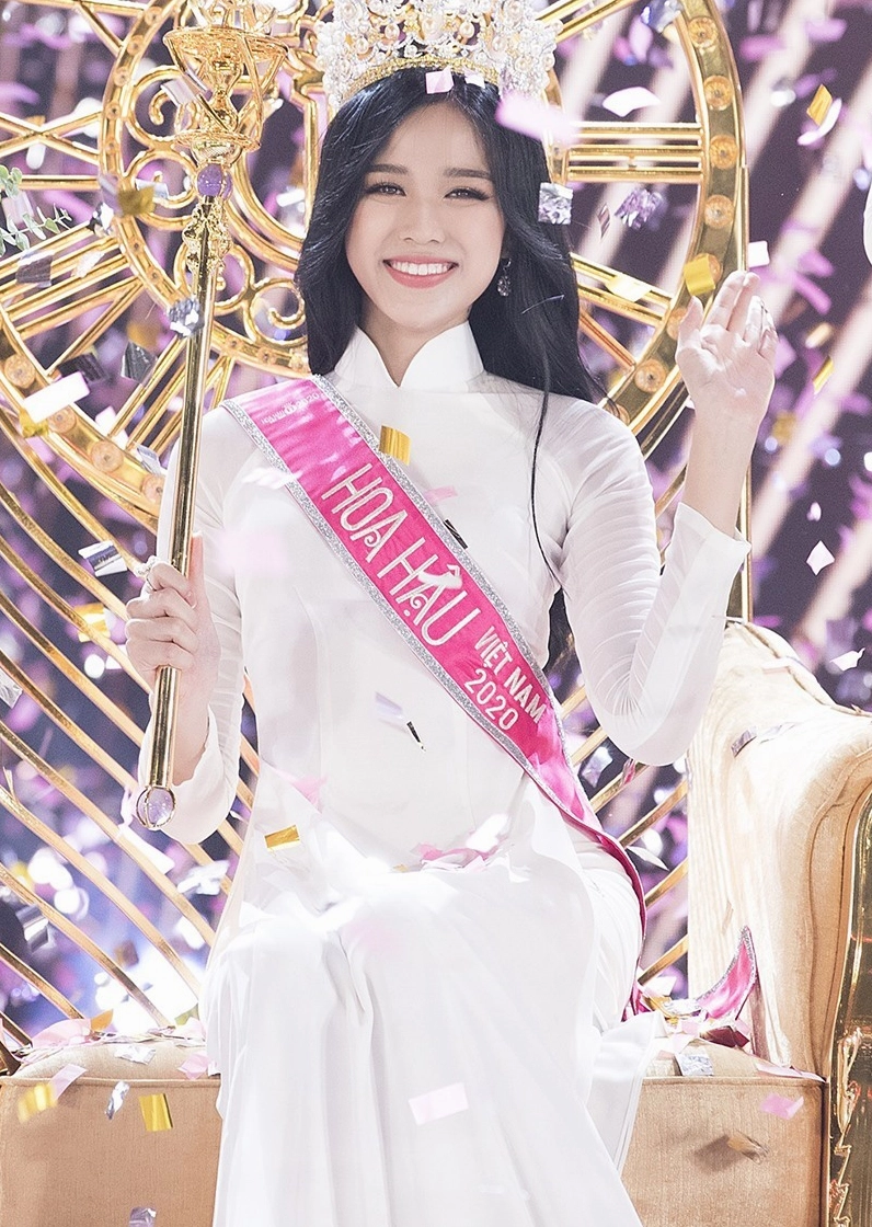 Hoa hậu Đỗ Thị Hà với nụ cười rạng rỡ