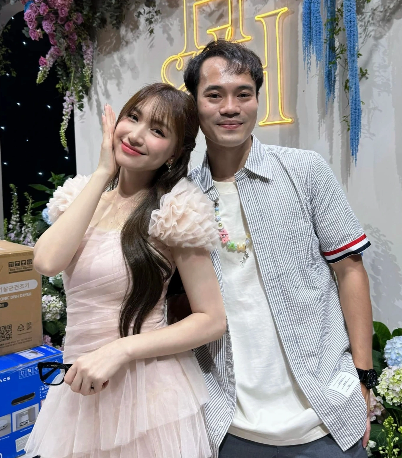 hoa-minzy-sinh-nam-bao-nhieu-he-lo-thong-tin-chi-tiet-ve-nu-_745