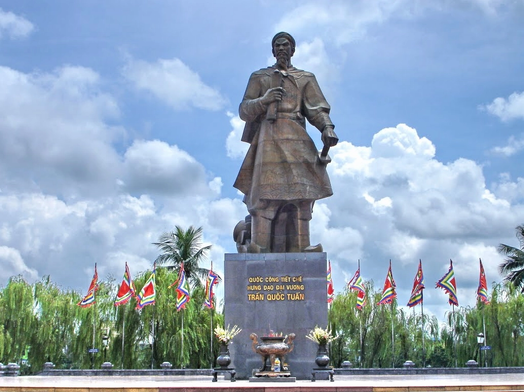 hung-ao-vuong-anh-hung-dan-toc-vi-cuu-tinh-ai-viet_794