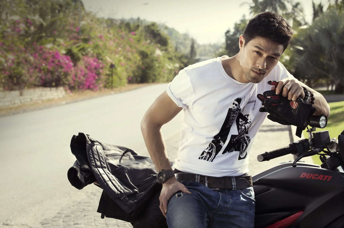 Johnny Trí Nguyễn trong một buổi tập luyện võ thuật