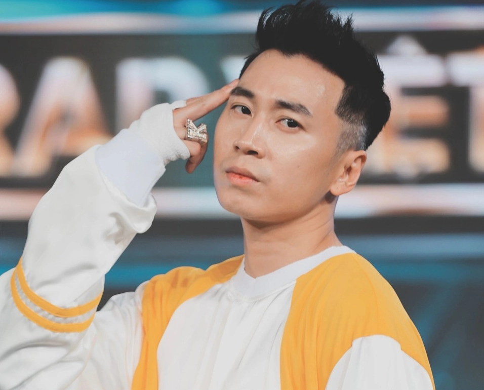 karik-sinh-nam-bao-nhieu-he-lo-thong-tin-chi-tiet-ve-ong-hoa_884