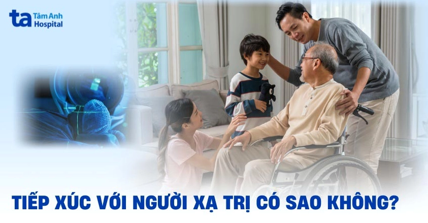 Khoảng cách an toàn khi tiếp xúc với người xạ trị