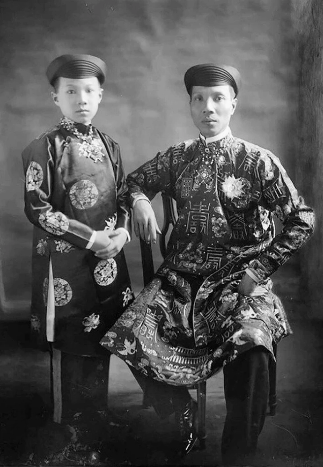 Không gian bên trong Lăng Khải Định, cho thấy sự cầu kỳ và xa hoa.