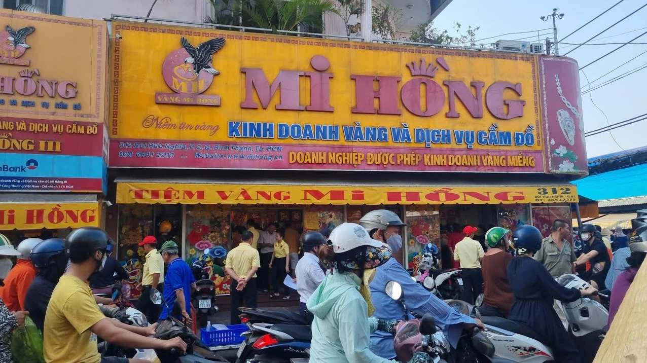 Không gian trưng bày trang sức tại Tiệm Vàng Mi Hồng